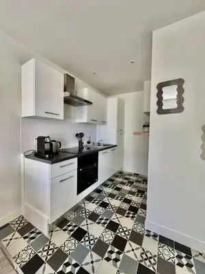 Cuisine ou kitchenette dans l'établissement Appartement lumineux avec vue sur les clochers