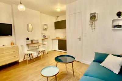 Télévision ou salle de divertissement dans l'établissement Studio stationnement gratuit - accès indépendant