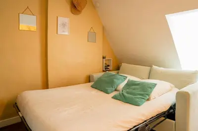 Un ou plusieurs lits dans un hébergement de l'établissement Petit cocon hyper bien placé Caen