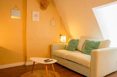 Coin salon dans l'établissement Petit cocon hyper bien placé Caen
