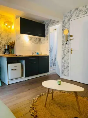 Cuisine ou kitchenette dans l'établissement Petit cocon hyper bien placé Caen