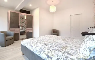 Coin salon dans l'établissement 5 Bedroom Beautiful Home In Carteret