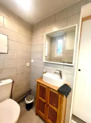 Salle de bains dans l'établissement Escapade à Lion sur Mer-Plages du Débarquement