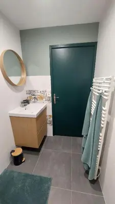 Salle de bains dans l'établissement Les Gîtes Ar Gwern - KerJade