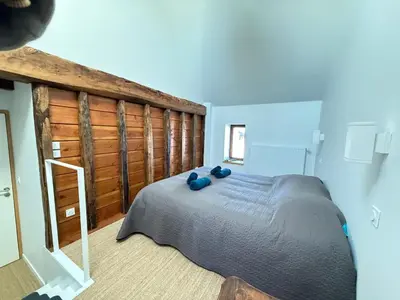 Un ou plusieurs lits dans un hébergement de l'établissement Le Pressoir, maison au calme, grand jardin, vue dégagée sur les champs, belle terrasse, 3 chambres, 2 sdb, 2 WC, parking privé, 5 kms de Bayeux et 7 kms plage d'Arromanches au coeur des plages du débarquement