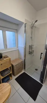 Salle de bains dans l'établissement Maison rénovée avec stationnement privatif