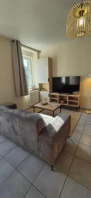 Télévision ou salle de divertissement dans l'établissement Maison rénovée avec stationnement privatif