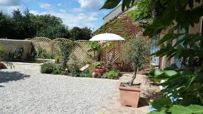 Jardin de l'établissement Les Volets Bleus