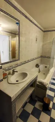 Salle de bains dans l'établissement Le spacieux