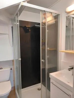 Salle de bains dans l'établissement Sérénité 1