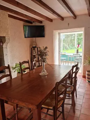 Télévision ou salle de divertissement dans l'établissement Maison normande entre mer et histoire