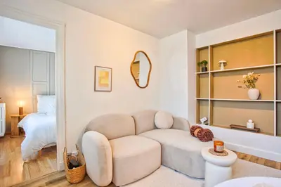 Coin salon dans l'établissement Le Chéron - Confort, Wi-Fi & commerces à deux pas