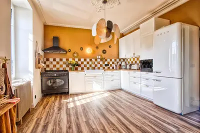 Cuisine ou kitchenette dans l'établissement Villa Césune - maison de caractère face au port - 13 personnes