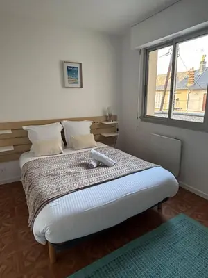 Un ou plusieurs lits dans un hébergement de l'établissement Agréable appartement au cœur de Cabourg