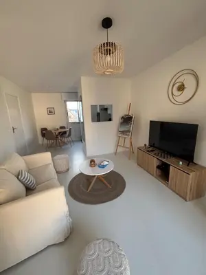 Télévision ou salle de divertissement dans l'établissement Agréable appartement au cœur de Cabourg