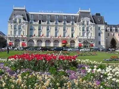 Jardin de l'établissement Agréable appartement au cœur de Cabourg