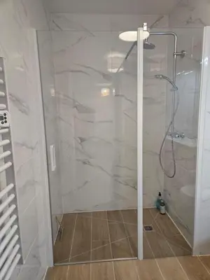 Salle de bains dans l'établissement Beautiful new and bright apartment Sable & Sel