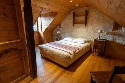 Un ou plusieurs lits dans un hébergement de l'établissement Séjournez au Manoir de Damigny en Normandie