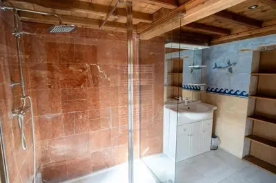 Salle de bains dans l'établissement Séjournez au Manoir de Damigny en Normandie