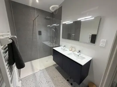 Salle de bains dans l'établissement Villa Saint michel 220m2