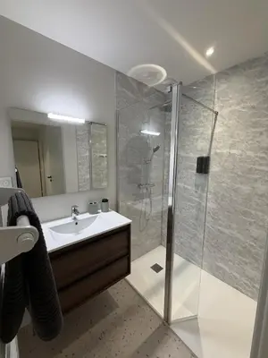 Salle de bains dans l'établissement Villa Saint michel 220m2