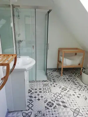 Salle de bains dans l'établissement Grande maison lumineuse au calme
