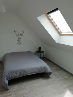 Un ou plusieurs lits dans un hébergement de l'établissement Grande maison lumineuse au calme
