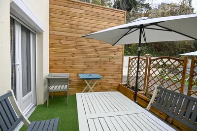 Terrasse ou espace extérieur de l'établissement Le 2 du Clos Fleuri - Avec espace extérieur
