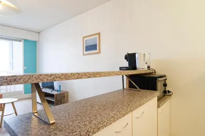 Cuisine ou kitchenette dans l'établissement Le Nouveau Bassin - Vue sur le Port