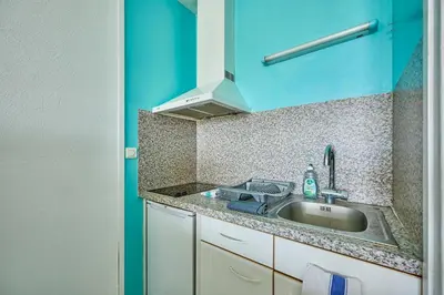 Cuisine ou kitchenette dans l'établissement Le Nouveau Bassin - Vue sur le Port