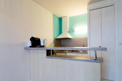 Cuisine ou kitchenette dans l'établissement Le Nouveau Bassin - Vue sur le Port