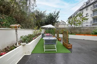 Jardin de l'établissement Le 3 du Clos Fleuri - Proche Hippodrome