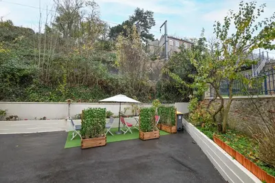Jardin de l'établissement Le 3 du Clos Fleuri - Proche Hippodrome