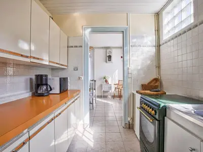 Cuisine ou kitchenette dans l'établissement Maison de vacances à 100m de la plage, jardin, séjour convivial - FR-1-788-97