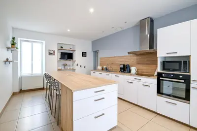 Cuisine ou kitchenette dans l'établissement Gîte de la Poste - Avec jardin