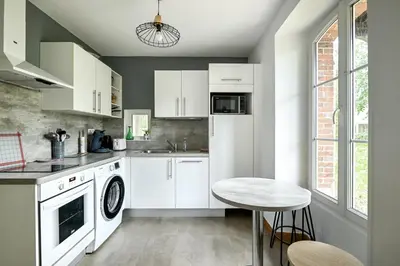 Cuisine ou kitchenette dans l'établissement Le parc du château - Dépendance du château