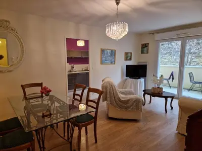 Télévision ou salle de divertissement dans l'établissement Appartement 2 Chambres - Bord de mer - Wi-Fi