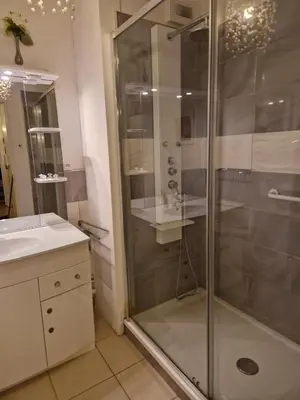 Salle de bains dans l'établissement Appartement 2 Chambres - Bord de mer - Wi-Fi