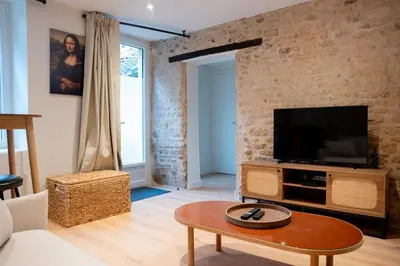 Télévision ou salle de divertissement dans l'établissement Duplex de charme dans le quartier du Vaugueux