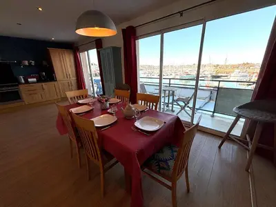 Balcon ou terrasse dans l'établissement Au bout du port avec balcon et terrasse