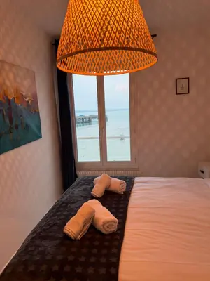 Un ou plusieurs lits dans un hébergement de l'établissement Côté Criée sur le port de pêche