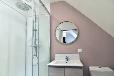 Salle de bains dans l'établissement Les Trois Rois 6 - Centre Avranches