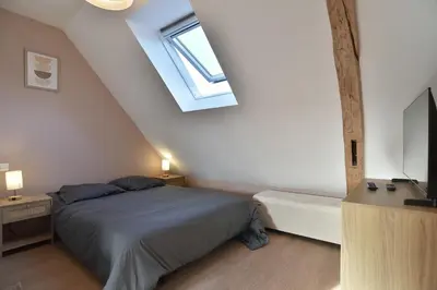 Télévision ou salle de divertissement dans l'établissement Les Trois Rois 6 - Centre Avranches