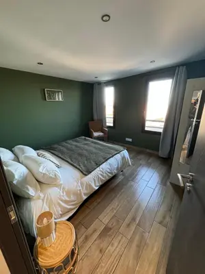 Un ou plusieurs lits dans un hébergement de l'établissement Lodges des Pontons - Cap Ouest - vue mer