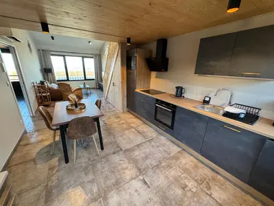 Cuisine ou kitchenette dans l'établissement Lodges des Pontons - Cap Ouest - vue mer