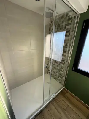 Salle de bains dans l'établissement Lodges des Pontons - Cap Sud - vue mer