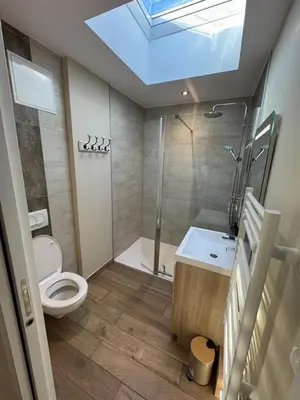 Salle de bains dans l'établissement Lodges des Pontons - Cap Sud - vue mer