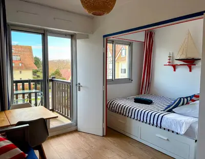 Un ou plusieurs lits dans un hébergement de l'établissement Ambiance marine, bel appartement avec vue mer, balcon, piscine et tennis