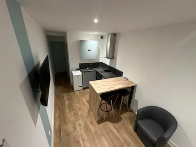 Télévision ou salle de divertissement dans l'établissement Appartement Granville1
