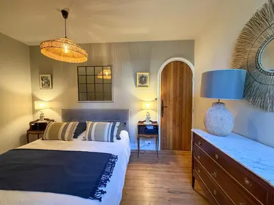 Un ou plusieurs lits dans un hébergement de l'établissement Le Clos des Pins - Maison de campagne - Paisible